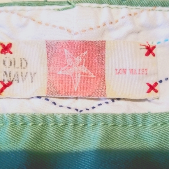 Old Navy Green Burmuda shorts - Picture 3 of 8